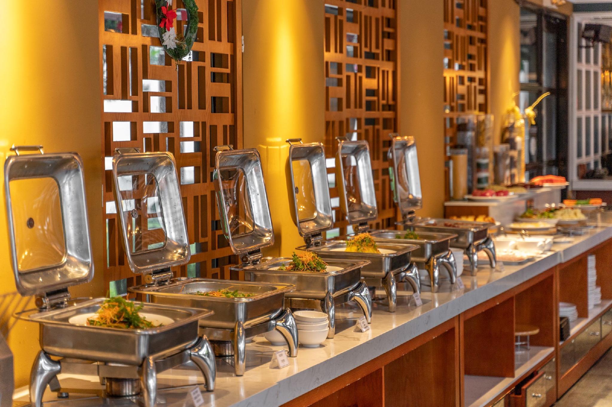 Somerset Ho Chi Minh City residencia con servicio Exterior foto A buffet at a hotel